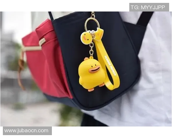 足球明星书包挂件图片分享让你的书包更具个性与时尚感